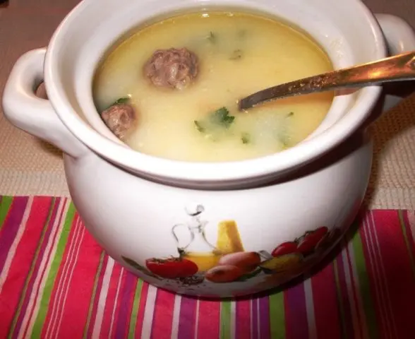 Soup with chanterelles: recipes with chicken, cream, beef, in Finnish