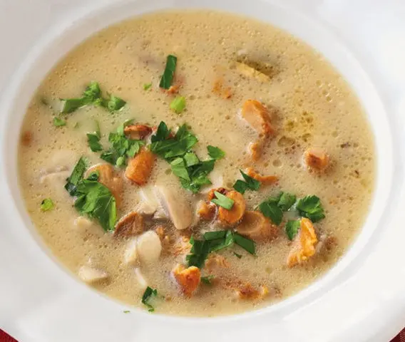 Soup with chanterelles: recipes with chicken, cream, beef, in Finnish