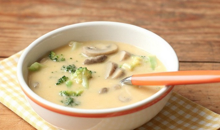 Soup with mushrooms and meat: first course recipes