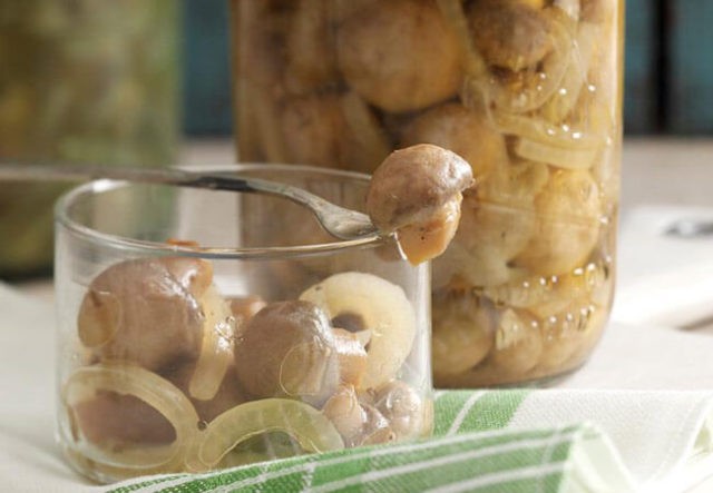 Soured milk mushrooms: what to do and how to avoid fermentation