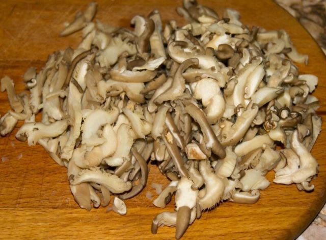 Spaghetti with oyster mushrooms: cooking recipes