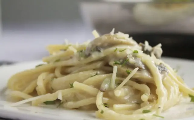 Spaghetti with oyster mushrooms: cooking recipes