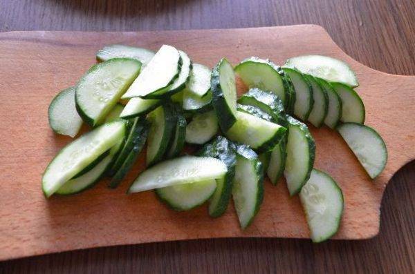 Spicy cucumber salad 