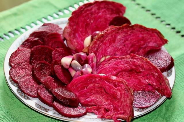 Spicy pickled cabbage for the winter is very tasty 