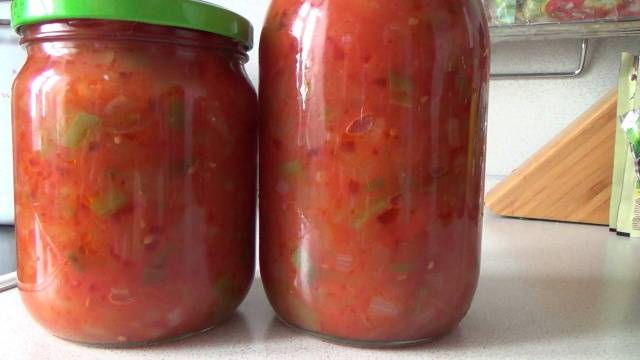 Spicy pickled green tomatoes for the winter