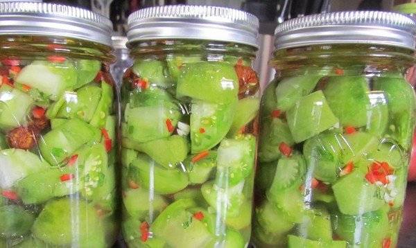 Spicy pickled green tomatoes for the winter