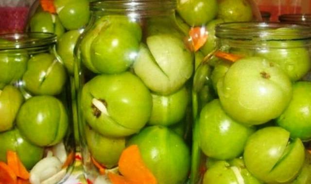 Spicy pickled green tomatoes for the winter