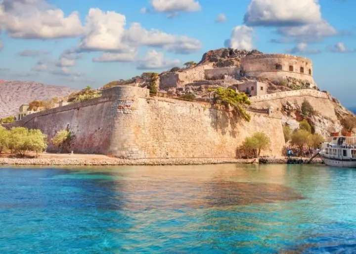 Spinalonga &#8211; the island of the living dead. What was life like in a Greek leper colony?