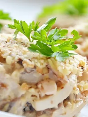 Squid with champignons: recipes for hot and cold dishes