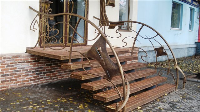 Stairs to the veranda made of wood or metal, a step-by-step construction guide from the frame to the steps, photo projects