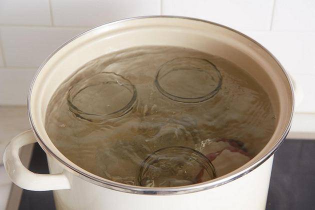 Sterilization in a pot of water 