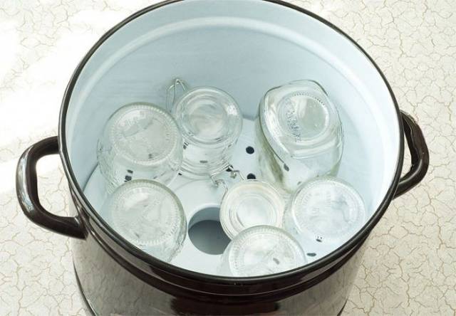 Sterilization in a pot of water 