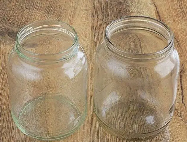 Sterilizing jars in the microwave