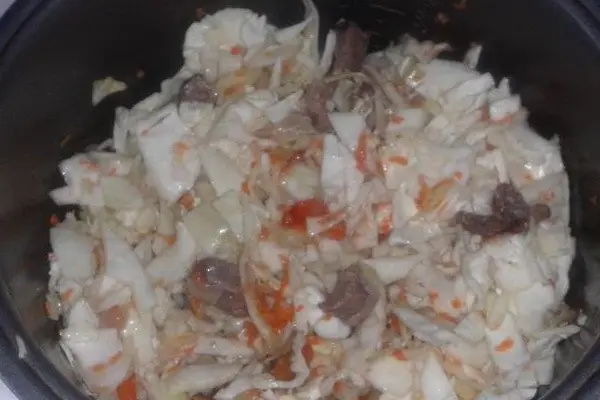 Stewed cabbage with meat and mushrooms: cooking recipes