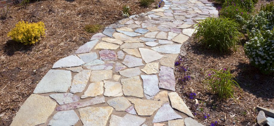 Stones for an alpine slide &#8211; where to get flagstone, granite or pebbles, rules for laying stone blocks + photos of ready-made solutions