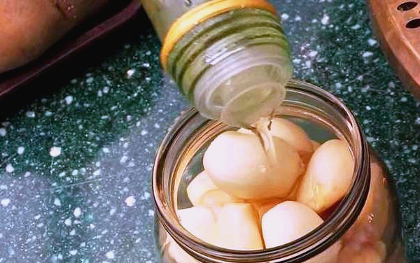 Storing garlic in winter at home: tips