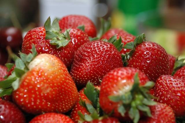 Strawberries in bags: growing step by step