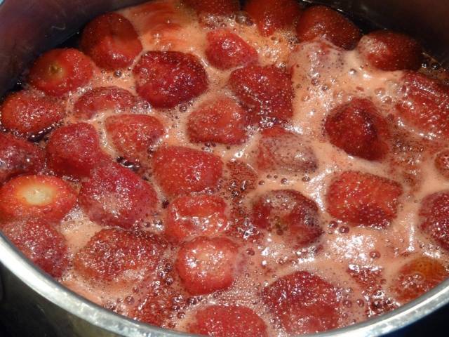 Strawberry jam 5 minutes