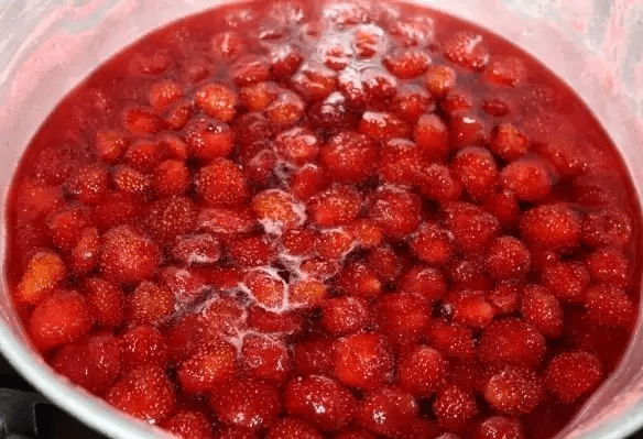 Strawberry jam for the winter: recipes