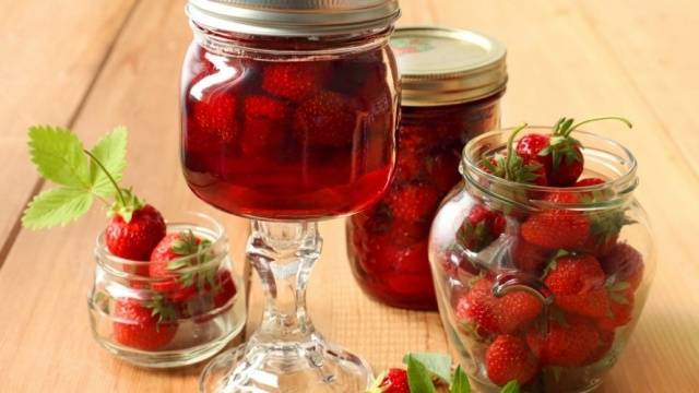 Strawberry jam for the winter: recipes