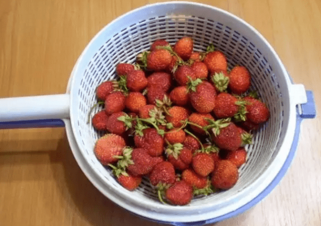 Strawberry jam without cooking