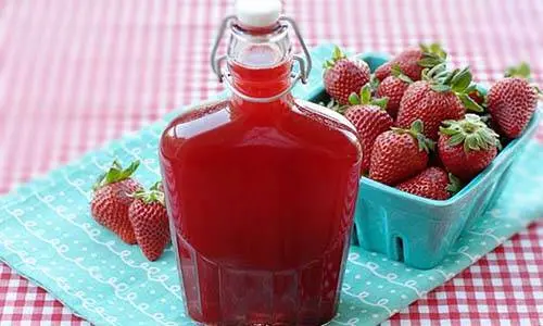 Strawberry wine at home: recipe 