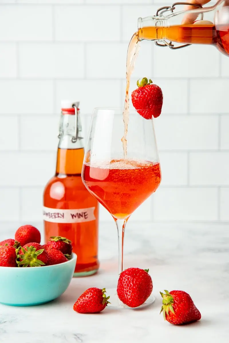 Strawberry wine at home: recipe 