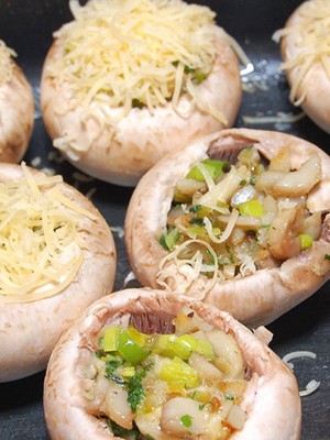 Stuffed champignons: appetizer recipes