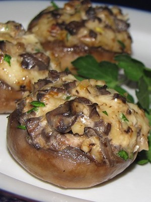 Stuffed champignons: appetizer recipes