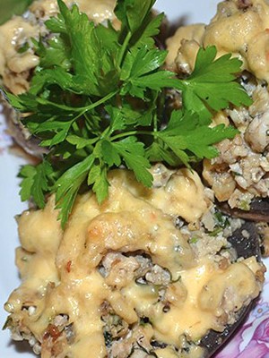 Stuffed champignons: appetizer recipes