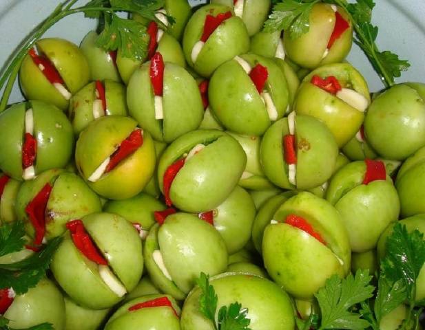 Stuffed green tomatoes: recipe + photo 