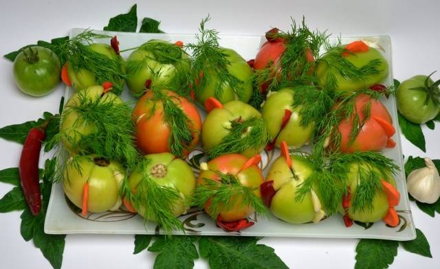 Stuffed green tomatoes: recipe + photo 