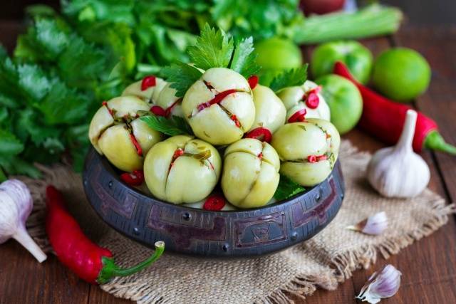 Stuffed green tomatoes: recipe + photo 