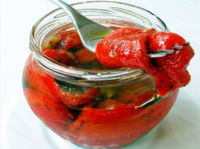 Sweet peppers in honey filling for the winter: yummy, Lick your fingers, delicious recipes for blanks