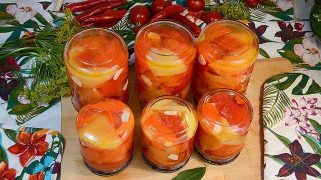 Sweet peppers in honey filling for the winter: yummy, Lick your fingers, delicious recipes for blanks