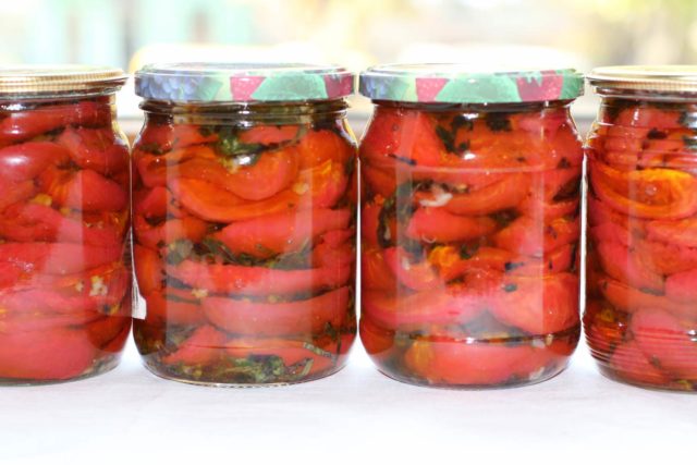 Sweet peppers in honey filling for the winter: yummy, Lick your fingers, delicious recipes for blanks