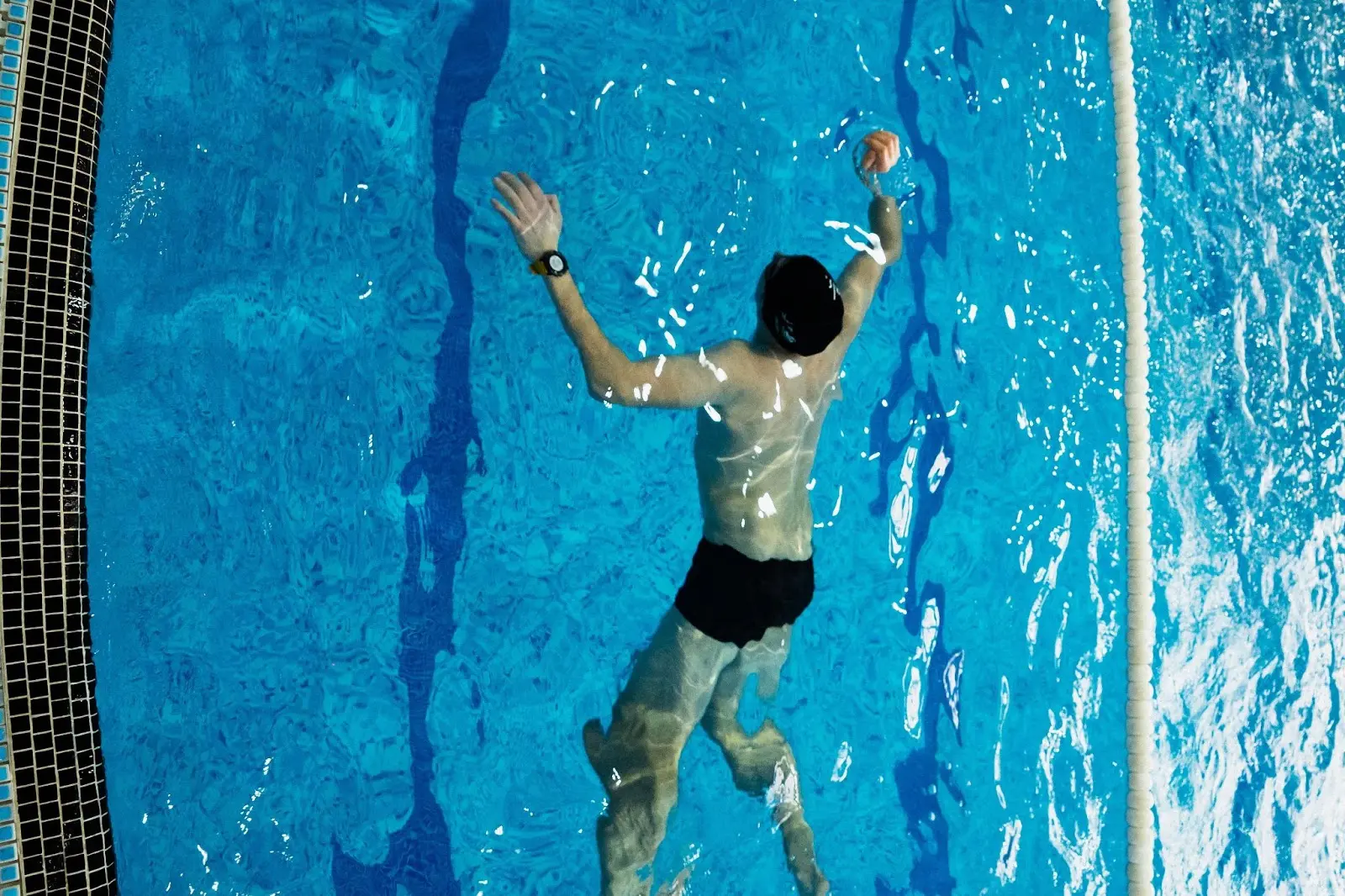 Swimming &#8211; styles, warm-up, health effects. Burn calories while swimming