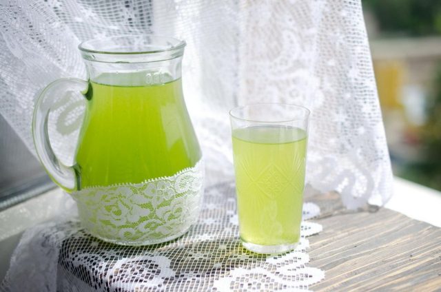 Tarragon drink at home