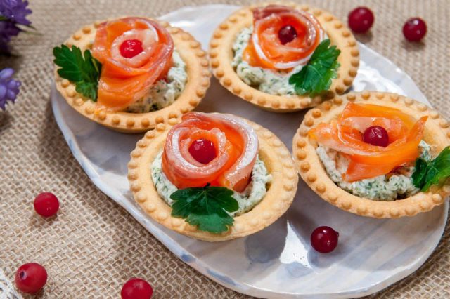 Tartlets with avocado and shrimps, cheese, fish