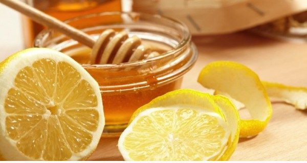 Tea with honey and lemon for colds, at a temperature