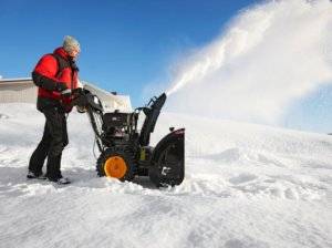 Telescopic snow scraper