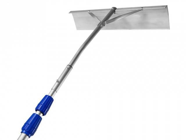 Telescopic snow scraper