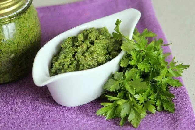 The benefits of parsley for weight loss: decoction, infusion, tea, tincture