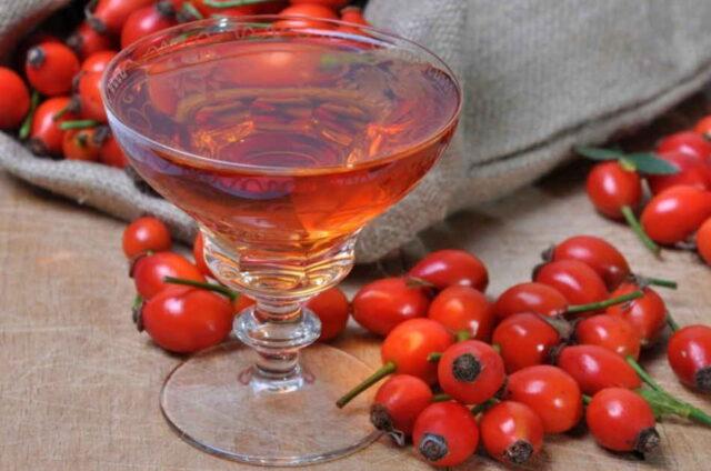 The benefits of rosehip tincture and contraindications for use