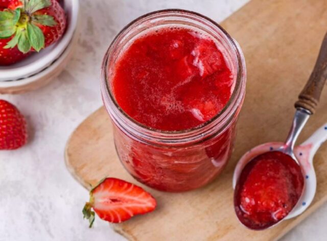 The best and simple strawberry confiture recipes for the winter