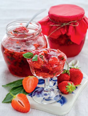 The best and simple strawberry confiture recipes for the winter