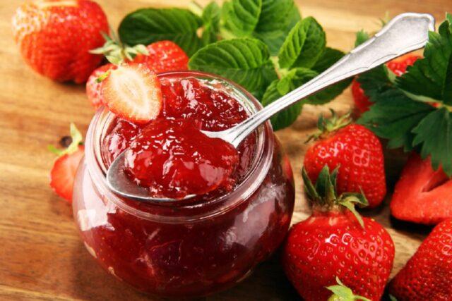 The best and simple strawberry confiture recipes for the winter