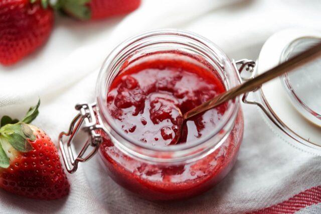 The best and simple strawberry confiture recipes for the winter