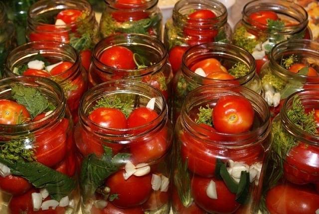 The best varieties of tomatoes for pickling and canning 