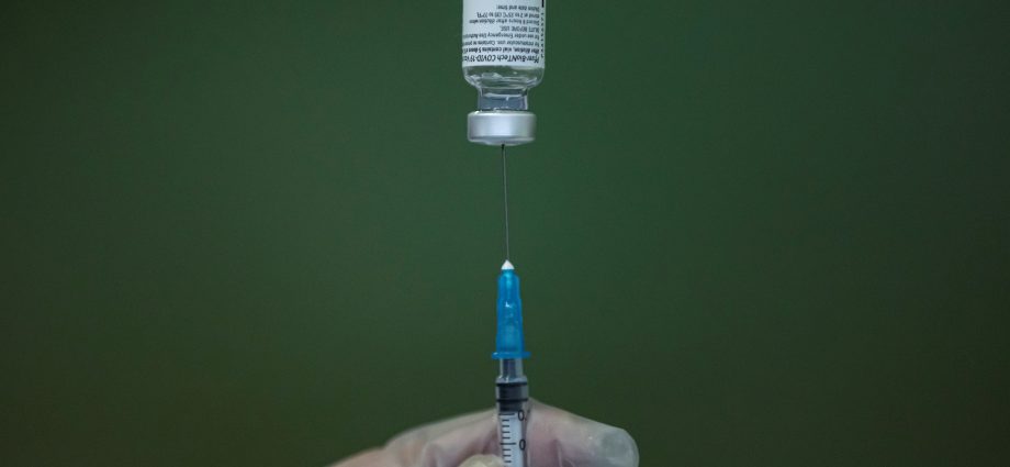 The Chinese were furious with the restrictions. «Companies want us to vaccinate»